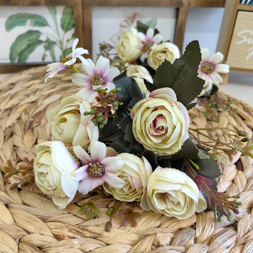 Искусственные цветы в Твери | Цветы искусственные «Камелии с мелкоцветом», сиренево-молочные, букет